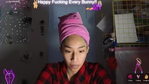 Snapshot of bunnycheekz chatting on January 6, 10:05 pm Tokki bunny online show from January 6, 10:05 pm