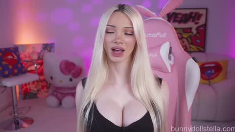 Snapshot of bunnydollstella chatting on November 13, 1:04 am Stella online show from November 13, 1:04 am