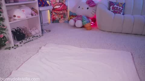 Stella online show from May 15, 11:01 pm