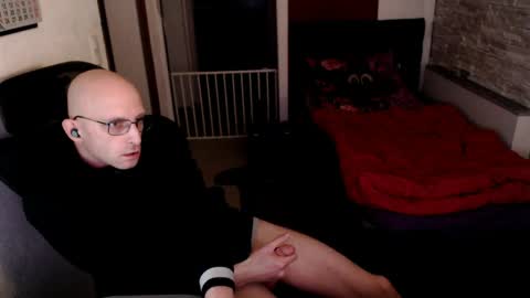 Snapshot of bunnydollstellas_toyboy chatting on April 3, 2:09 am bunnydollstellas_toyboy online show from April 3, 2:09 am