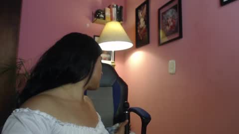 bunnyEmilyR0s33 online show from August 6, 4:53 pm