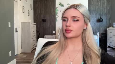 Snapshot of bunnykhalessi chatting on October 23, 9:13 pm OnlyFans BunnyKhalessi online show from October 23, 9:13 pm