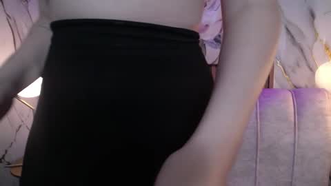 Snapshot of bunnyleahxxx chatting on June 5, 8:14 pm ANASTASIA online show from June 5, 8:14 pm