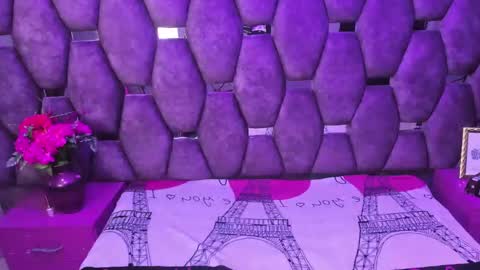 burbuja pink  online show from February 17, 3:25 am