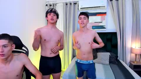 Snapshot of burning_wallen chatting on September 10, 2:22 am zack axel David and Anthony online show from September 10, 2:22 am