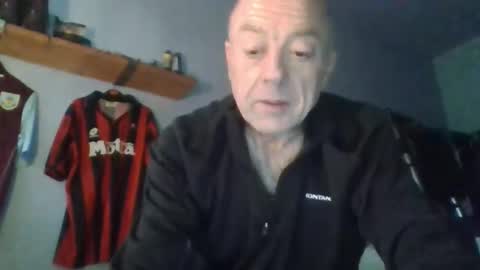 burnleyguy1977 online show from April 26, 4:54 am