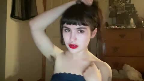 esme gray online show from March 11, 5:02 am