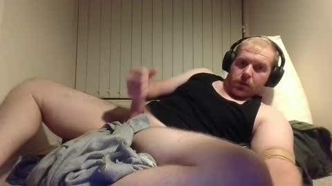 Snapshot of bushmate92 chatting on February 28, 2:20 pm bushmate92 online show from February 28, 2:20 pm