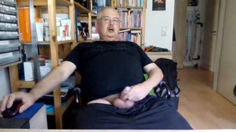 Snapshot of busibaer666 chatting on June 24, 2:49 pm busi online show from June 24, 2:49 pm