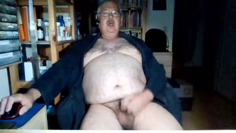 Snapshot of busibaer666 chatting on July 4, 1:01 am busi online show from July 4, 1:01 am