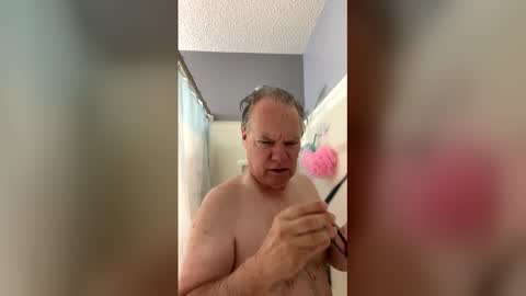 Snapshot of busterhyman22 chatting on April 29, 5:06 pm busterhyman22 online show from April 29, 5:06 pm