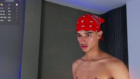 Buster independent model online show from December 15, 5:10 pm