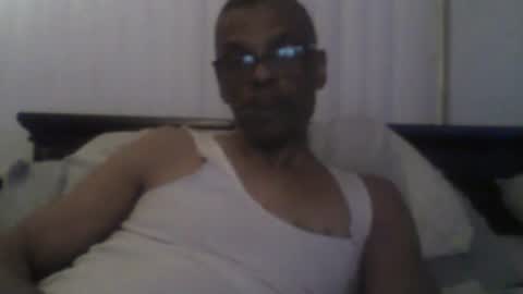 Snapshot of busturgutzgd11 chatting on December 2, 5:37 am Busturgutzgd1 online show from December 2, 5:37 am