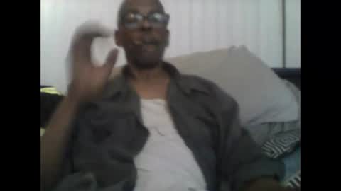 Snapshot of busturgutzgd11 chatting on December 23, 5:49 am Busturgutzgd1 online show from December 23, 5:49 am