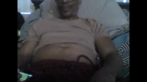 Snapshot of busturgutzgd11 chatting on December 25, 10:27 pm Busturgutzgd1 online show from December 25, 10:27 pm