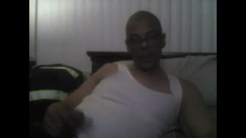 Snapshot of busturgutzgd11 chatting on February 19, 2:33 am Busturgutzgd1 online show from February 19, 2:33 am