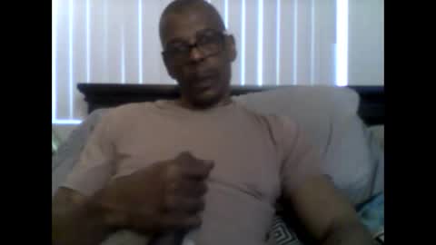 Snapshot of busturgutzgd11 chatting on February 22, 3:36 pm Busturgutzgd1 online show from February 22, 3:36 pm