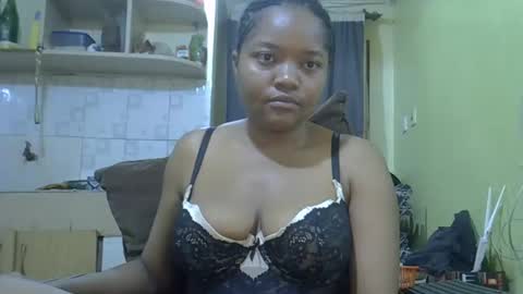 busty kenzi online show from December 8, 4:07 pm