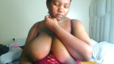 Snapshot of busty_mellons69 chatting on June 15, 7:38 pm busty_mellons69 online show from June 15, 7:38 pm