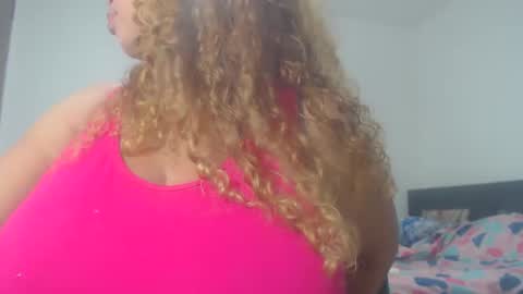 Snapshot of bustyamanda_ chatting on February 20, 7:52 pm Amanda online show from February 20, 7:52 pm