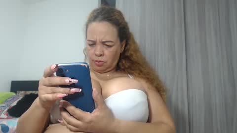 Snapshot of bustyamanda_ chatting on March 4, 5:03 pm Amanda online show from March 4, 5:03 pm