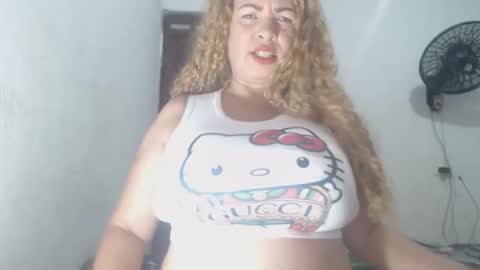 Snapshot of bustyamanda_ chatting on May 21, 12:23 pm Amanda online show from May 21, 12:23 pm