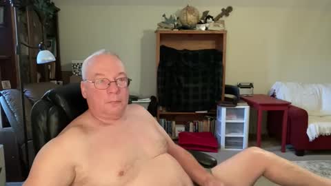 Snapshot of bustyballs100 chatting on November 17, 2:23 pm bustyballs100 online show from November 17, 2:23 pm