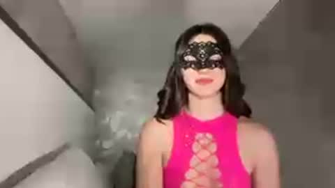 Snapshot of busy_bee69 chatting on May 5, 10:18 pm busy_bee69 online show from May 5, 10:18 pm