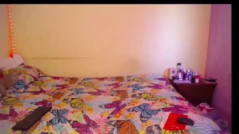 butterfly_rouse online show from October 14, 8:09 pm