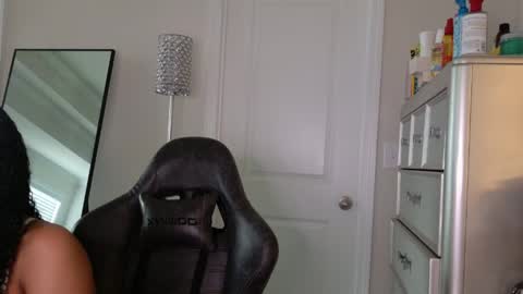 butterfly booty online show from April 30, 11:38 am