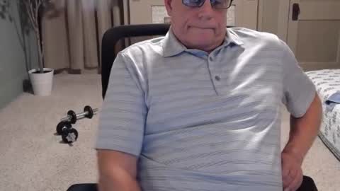 Snapshot of buttnakedfun954737 chatting on January 21, 7:28 pm Miles online show from January 21, 7:28 pm