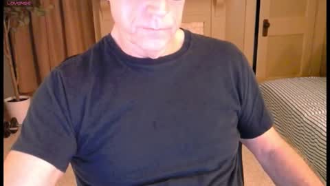 Snapshot of buttnakedfun954737 chatting on October 21, 9:21 am Miles online show from October 21, 9:21 am