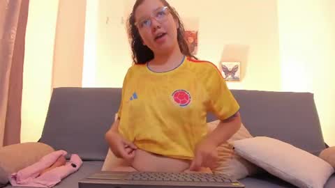 Snapshot of buunny_bella chatting on June 28, 3:23 am BUNNY BELLA online show from June 28, 3:23 am