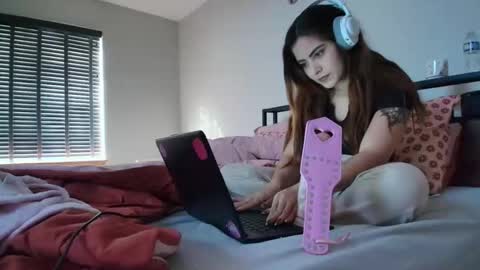 bxdieelatina online show from February 9, 8:46 pm