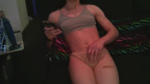 Snapshot of bxtchypuppy chatting on December 19, 7:32 pm Skylar online show from December 19, 7:32 pm