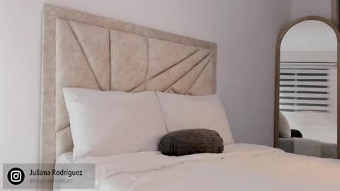 Snapshot of by_juliana chatting on September 25, 2:15 am online show from September 25, 2:15 am