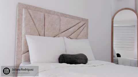 Snapshot of by_juliana chatting on October 20, 9:15 pm online show from October 20, 9:15 pm