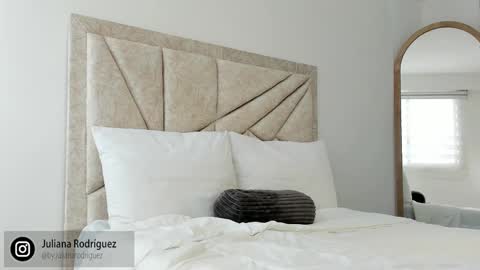 Snapshot of by_juliana chatting on October 26, 9:10 pm online show from October 26, 9:10 pm