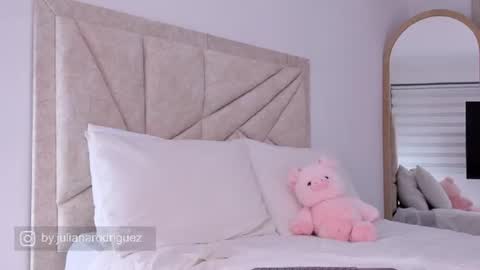 Snapshot of by_juliana chatting on June 30, 1:06 am online show from June 30, 1:06 am