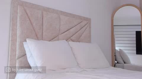 Snapshot of by_juliana chatting on July 25, 3:04 am online show from July 25, 3:04 am