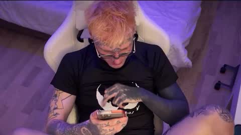 Snapshot of c10h15on chatting on January 5, 5:27 pm c10h15on online show from January 5, 5:27 pm