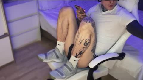 Snapshot of c10h15on chatting on January 6, 2:43 pm c10h15on online show from January 6, 2:43 pm