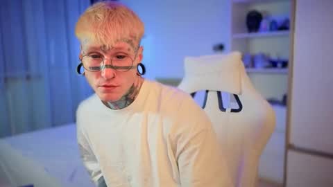 Snapshot of c10h15on chatting on January 10, 1:13 pm c10h15on online show from January 10, 1:13 pm