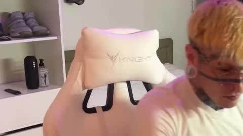 Snapshot of c10h15on chatting on January 19, 9:13 am c10h15on online show from January 19, 9:13 am