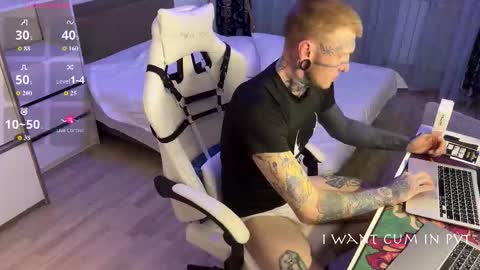 Snapshot of c10h15on chatting on February 20, 9:04 pm c10h15on online show from February 20, 9:04 pm