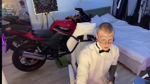 Snapshot of c10h15on chatting on February 26, 4:28 pm c10h15on online show from February 26, 4:28 pm