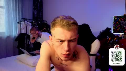 Snapshot of c10h15on chatting on March 5, 9:49 am c10h15on online show from March 5, 9:49 am