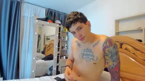 Snapshot of c_o_c_a__c_o_l_o chatting on April 23, 2:02 am camilo online show from April 23, 2:02 am
