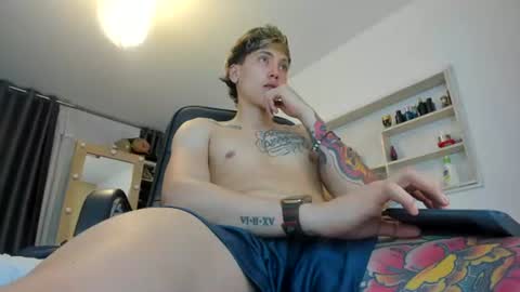 Snapshot of c_o_c_a__c_o_l_o chatting on June 17, 1:30 am camilo online show from June 17, 1:30 am