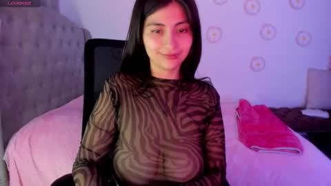 caami02 online show from March 25, 1:33 am